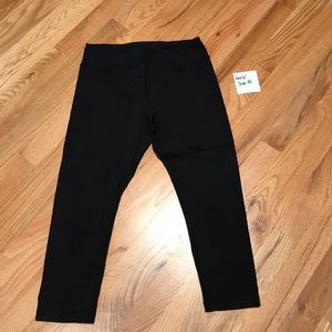 Ivviva Black Cropped Leggings